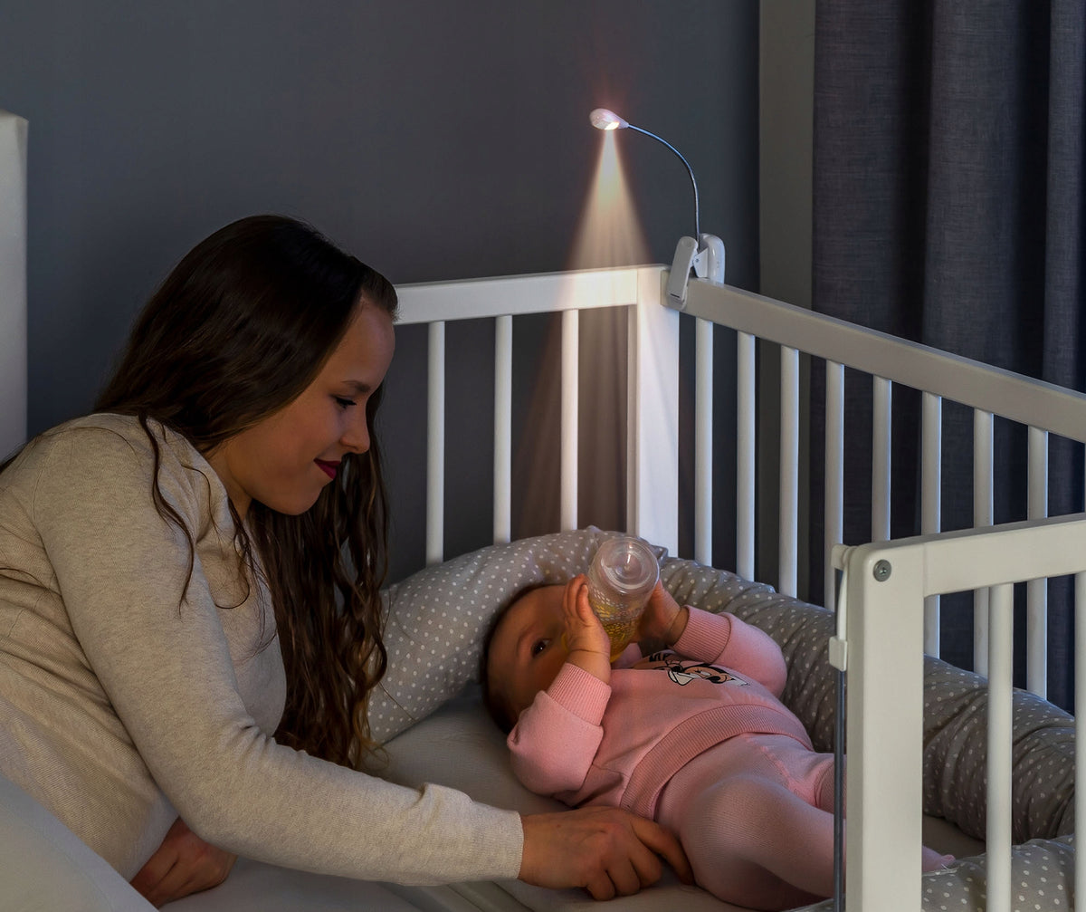 REER Mummy&Me LED night light with a flexible gooseneck clip mount