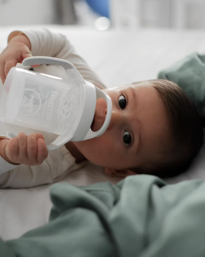 TWISTSHAKE Mini vaso antiderrames con boquilla y batidor 230 ml 4 m+