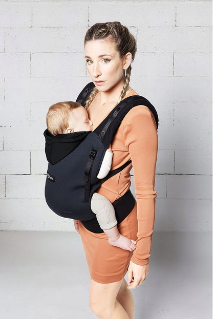 LOVE RADIUS nosidełko ergonomiczne z kapturem HOODIE CARRIER, czarne nosidełko dla dziecka w pozycji M