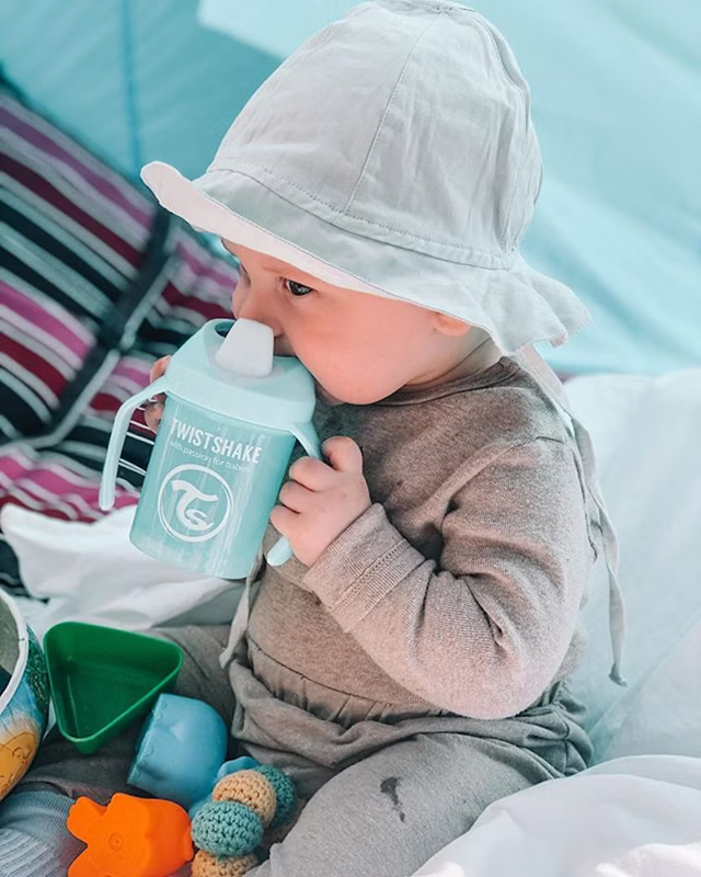 TWISTSHAKE Mini vaso antiderrames con boquilla y batidor 230 ml 4 m+