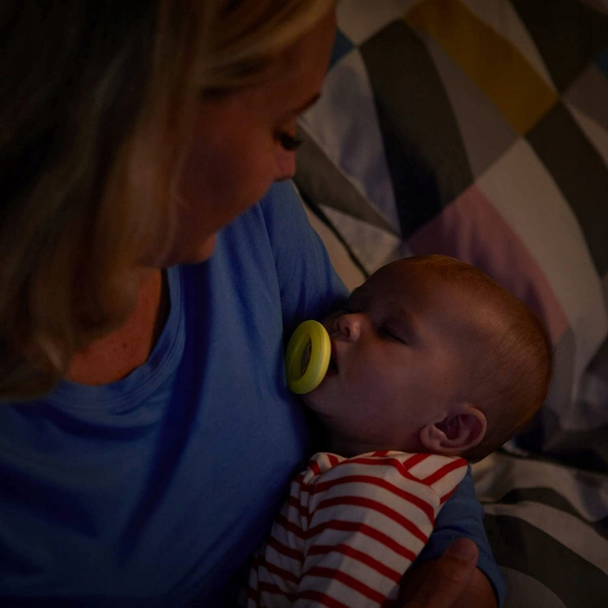 TOMMEE TIPPEE smoczek ortodo. x2 0-6msc ŚWIECI, świecący smoczek dla niemowląt na noc, BPA free