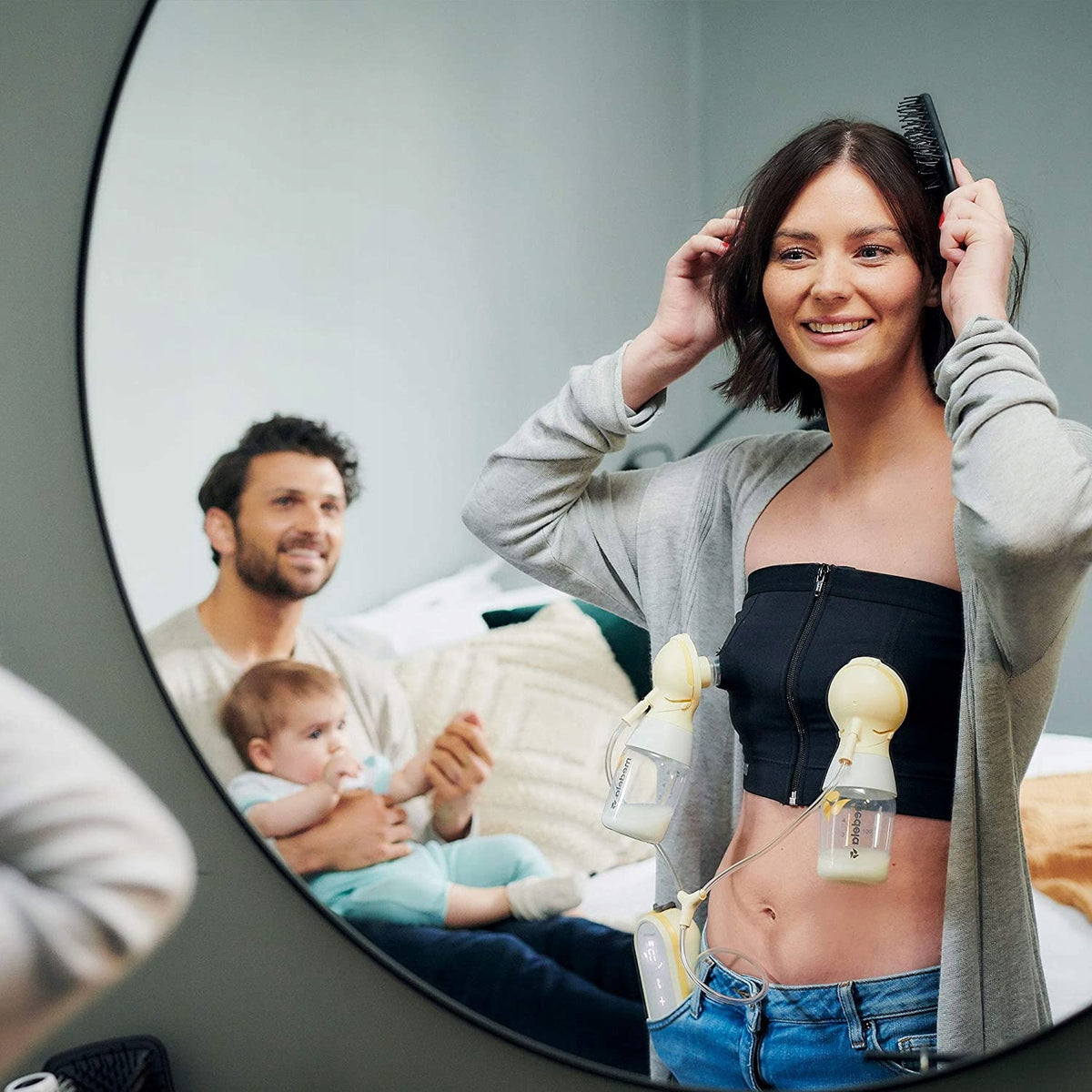 MEDELA Freestyle Flex podwójny LAKTATOR 2-fazowy, elektryczny laktator na ciele kobiety podczas codziennego użytku