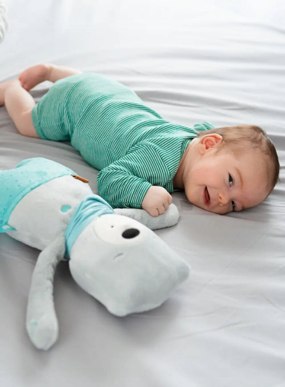 MyHummy oso de peluche con sonido, sensor de llanto, OSO LUCAS 24 cm, IDIOMA ALEMÁN