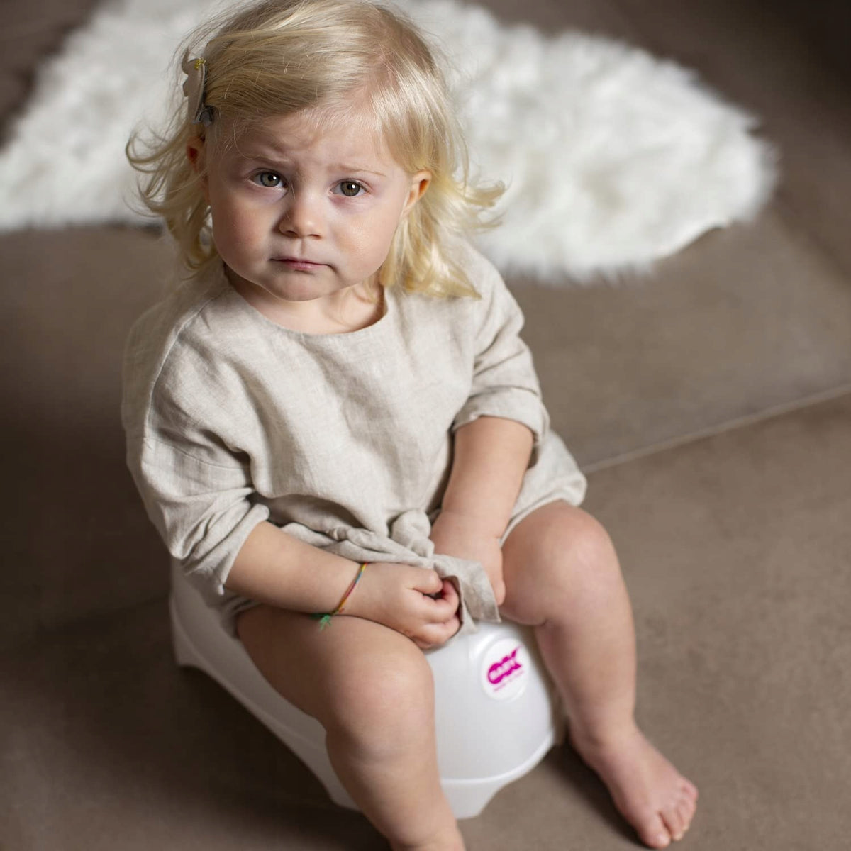 OKBABY nocnik 18 m+ biały, ergonomiczny nocnik dla dziecka z osłoną przed rozpryskami
