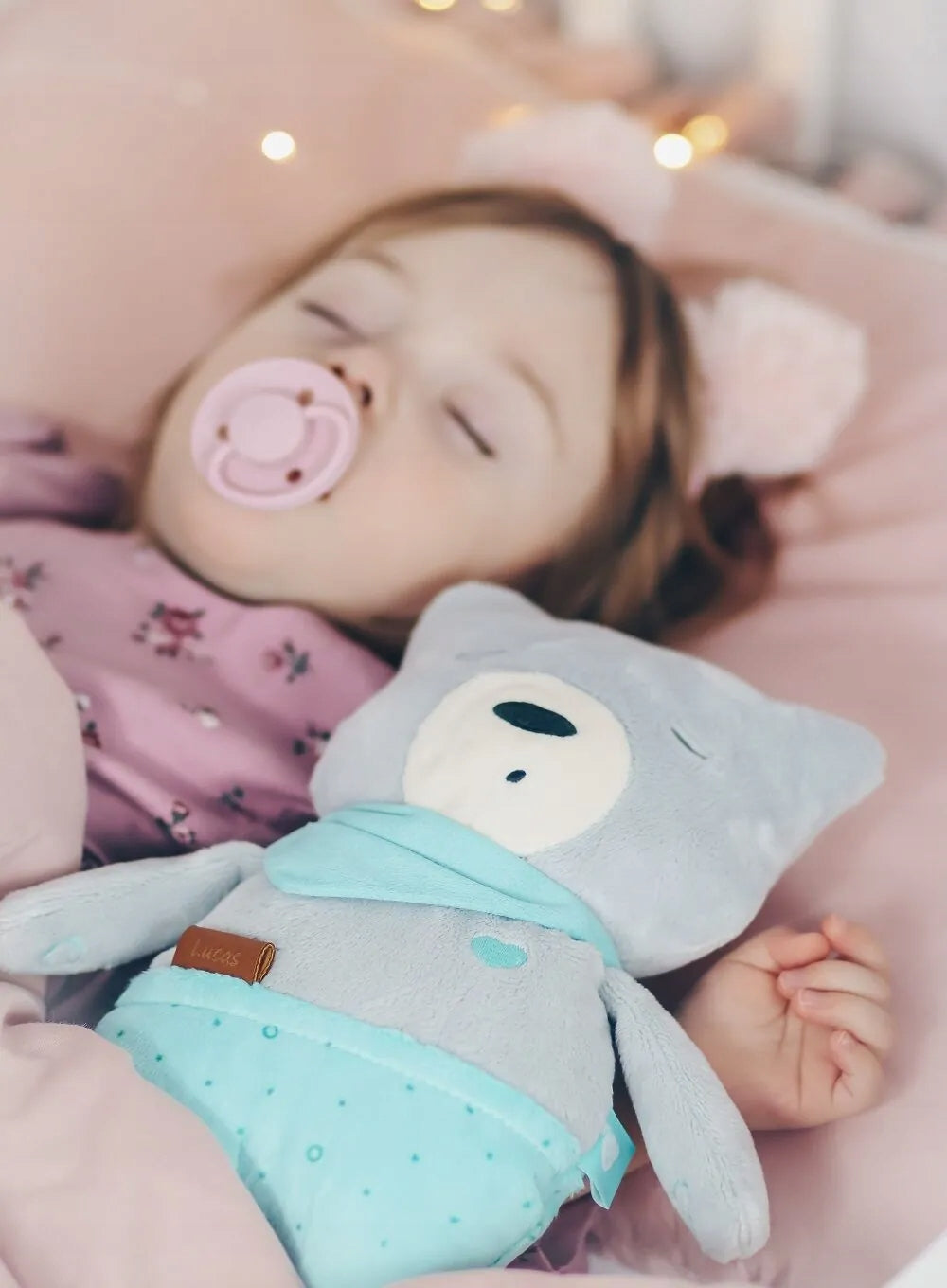 MyHummy szumiś przytulanka czujnik płaczu MIŚ LUCAS 24 cm, miś dla niemowląt z dzieckiem