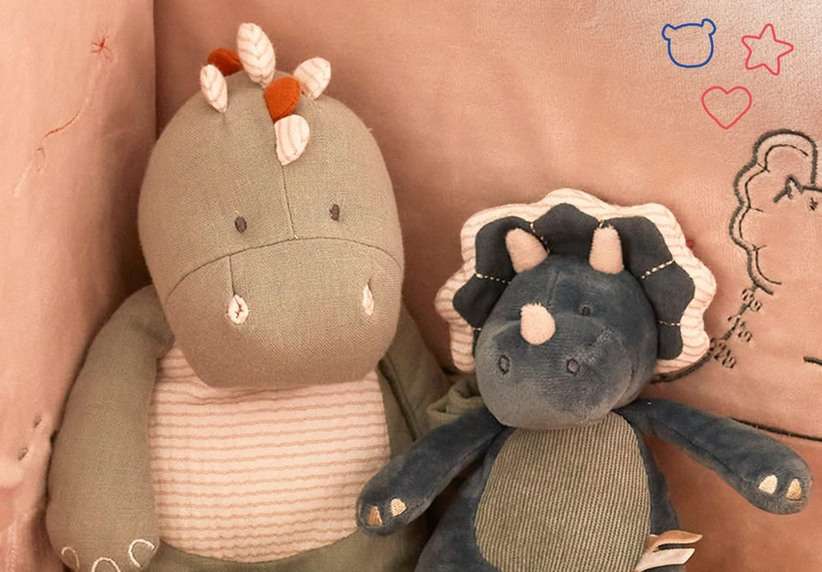 NOUKIE'S przytulanka z pozytywką "Kołysanka Brahms'a" TRICERATOPS 20 cm, miękka niebieska pluszowa zabawka