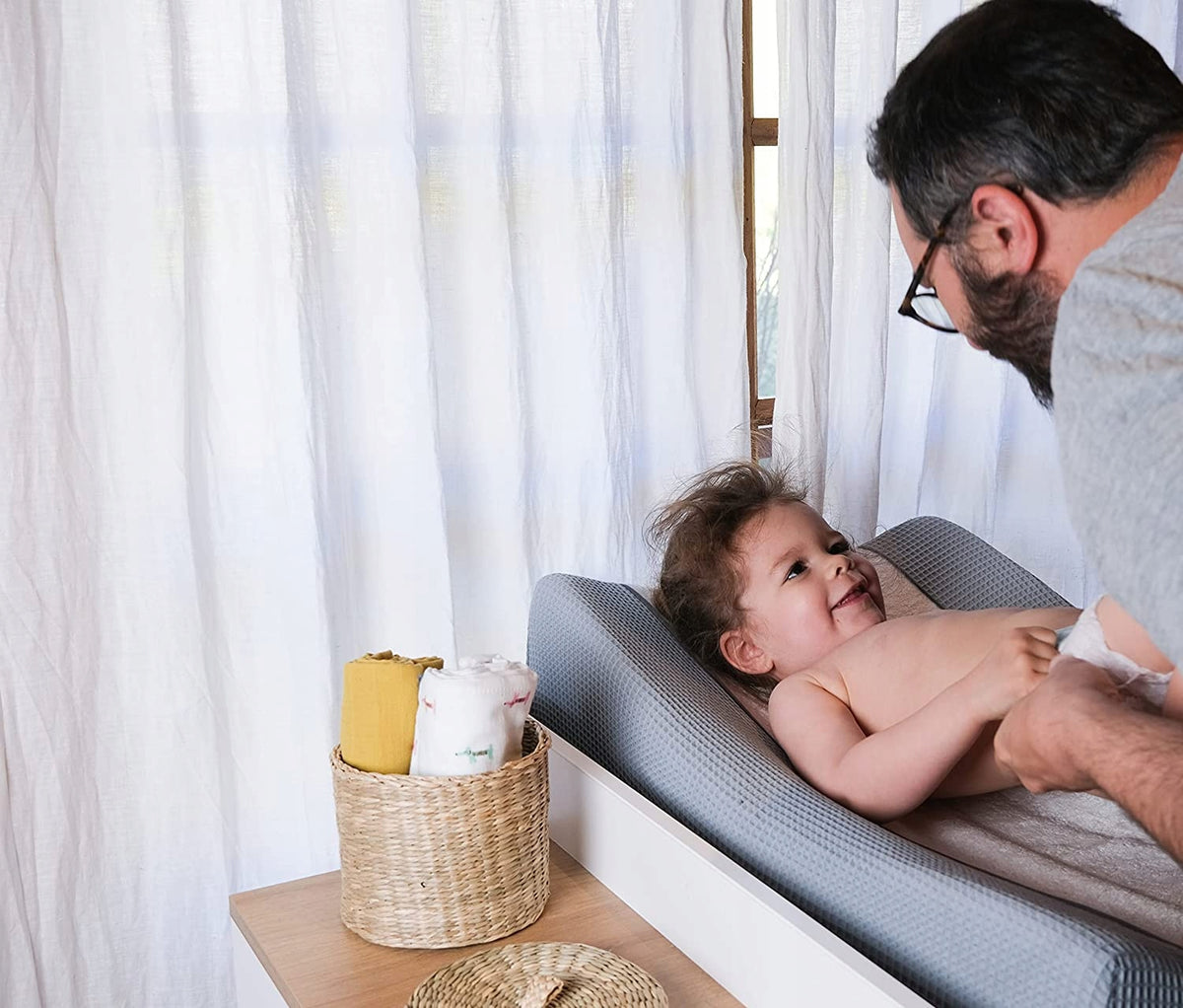 BEABA pokrowiec na przewijak Sofalange N. szary pokrowiec na matę do przewijania z miękkiej bawełny dla dziecka
