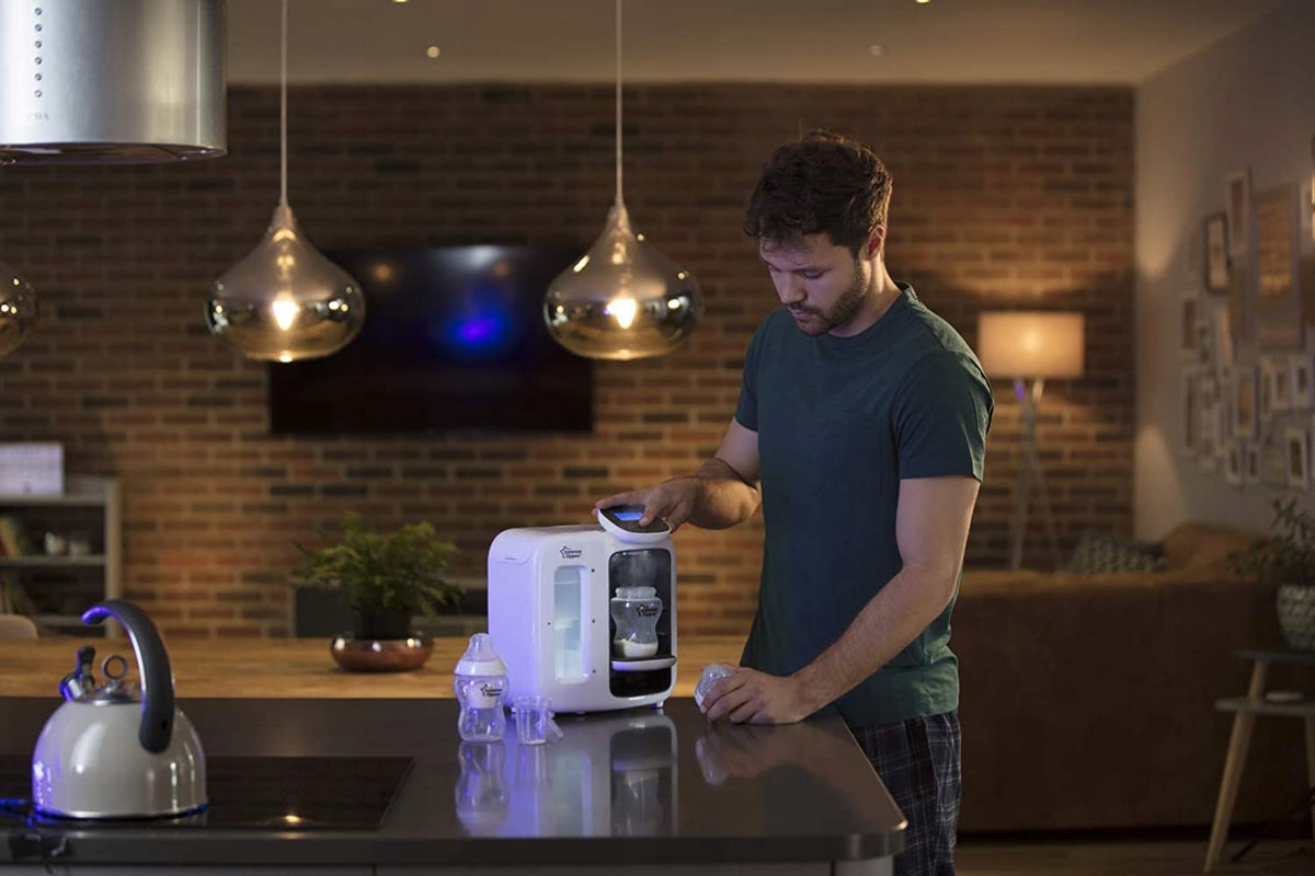 TOMMEE TIPPEE Perfect Prep EKSPRES Day&Night podgrzewacz do mleka na blacie kuchennym, z butelką i kubkiem