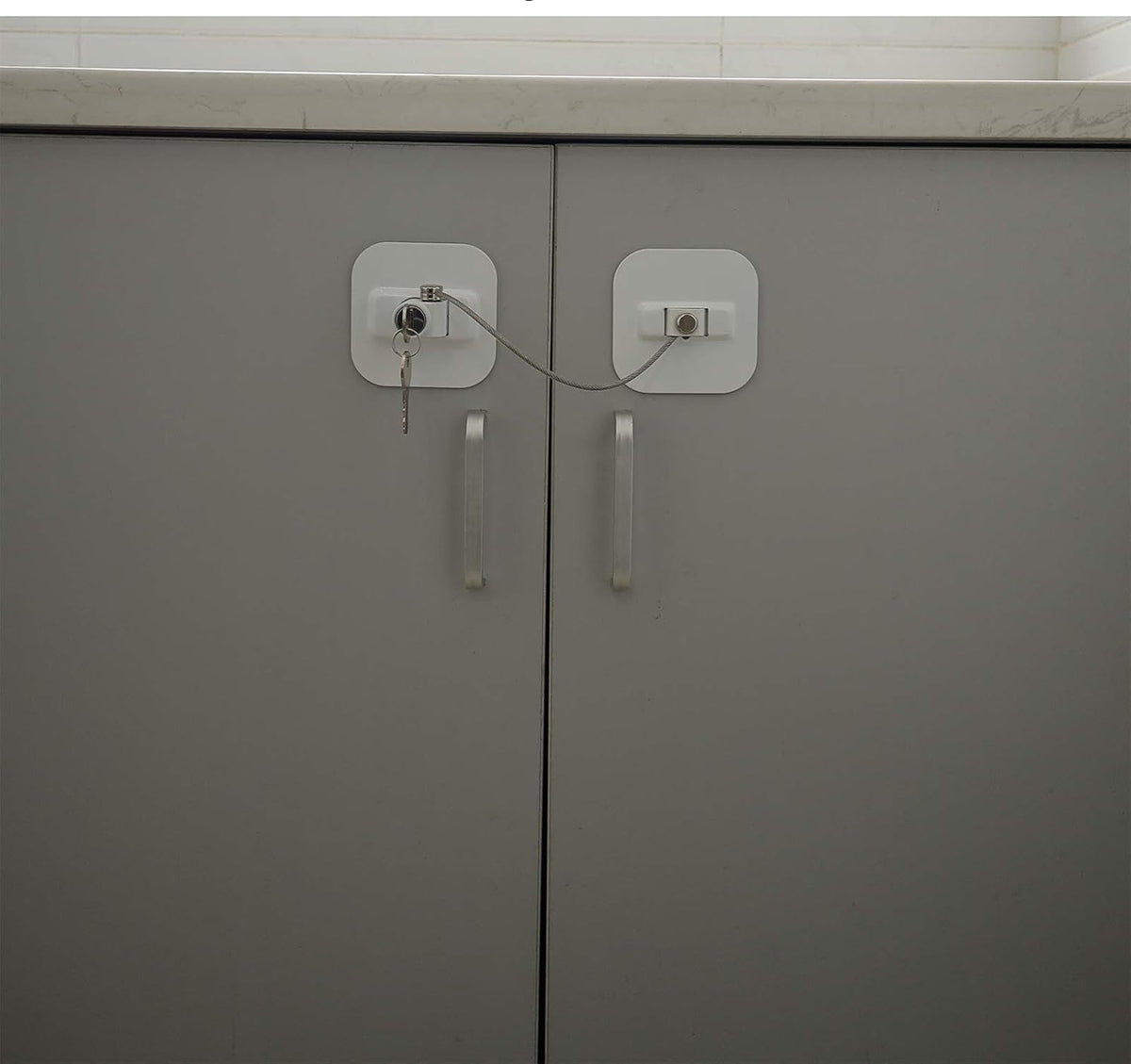 Cerradura de seguridad para niños para armarios y cajones 19 cm + 2 llaves