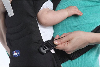 CHICCO EASY FIT nosidełko ergonomiczne, czarne, zapięcie i noszenie dziecka blisko rodzica