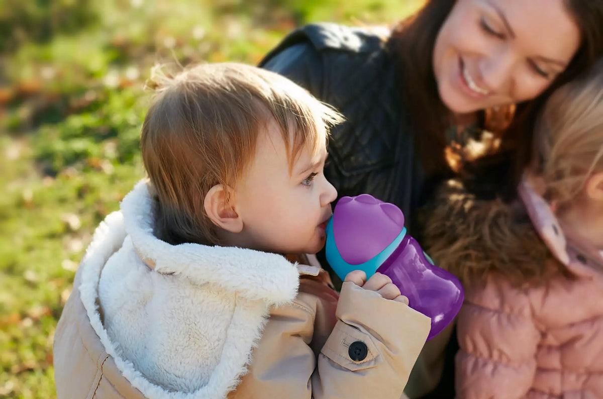 PHILIPS AVENT SCF796/02 kubek niekapek 200 ml 9 m+ fioletowo-turkusowy z dzieckiem na świeżym powietrzu