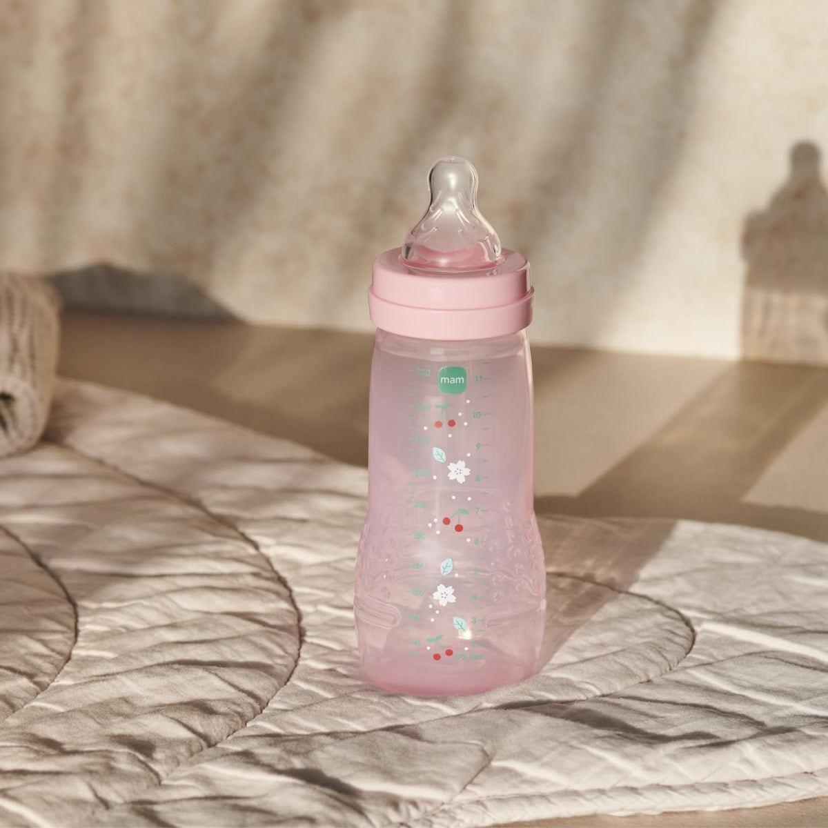 MAM Easy Active zestaw butelek 2x 330 ml 6 m+ smoczek 4 bardzo szybki, różowa butelka z nakrętką i smoczkiem